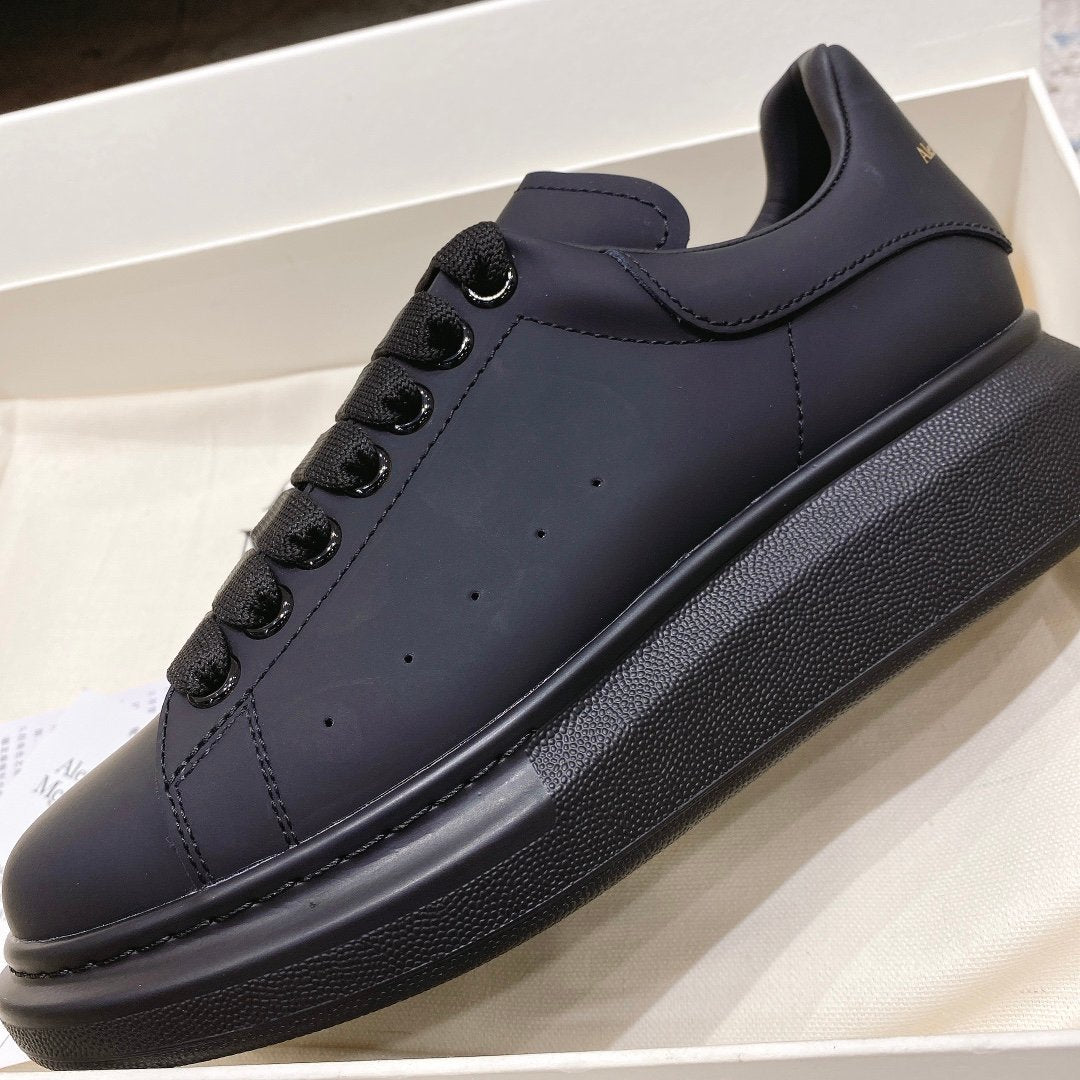 Alexander McQueen Oversized Triple Black Org matt