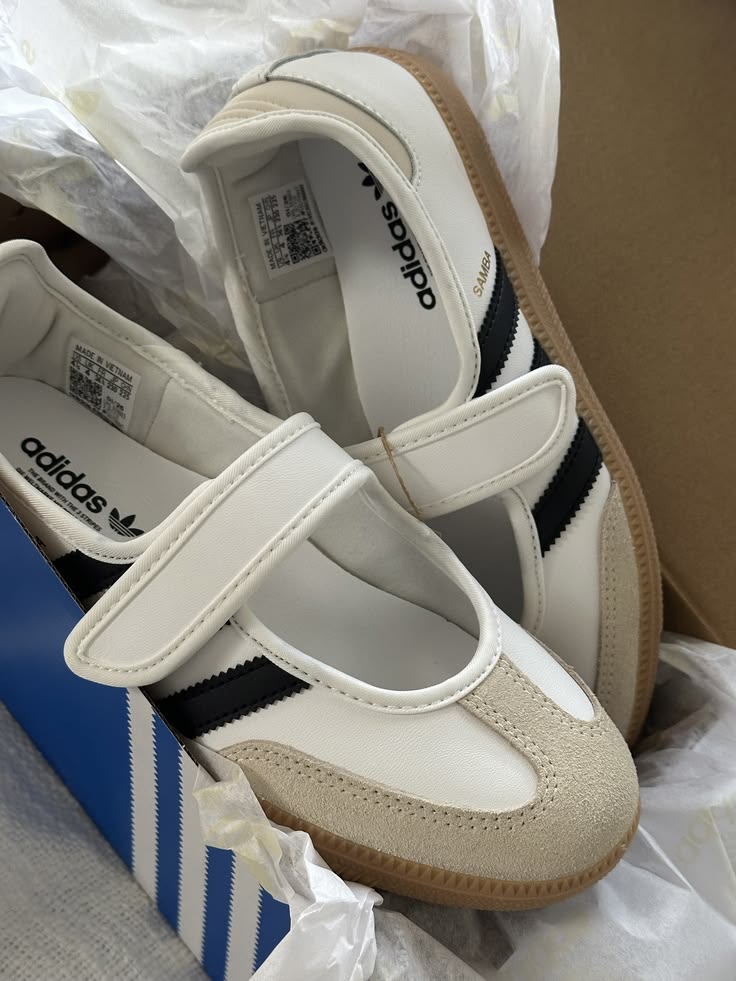 ADIDAS SAMBA JANE WOMEN'S SNEAKER COLOR: WHITE/ BLACK
